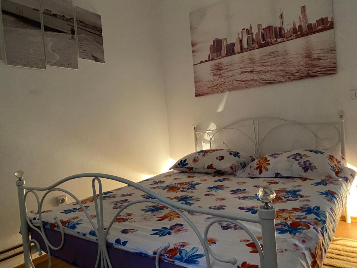 Rossa Apartment