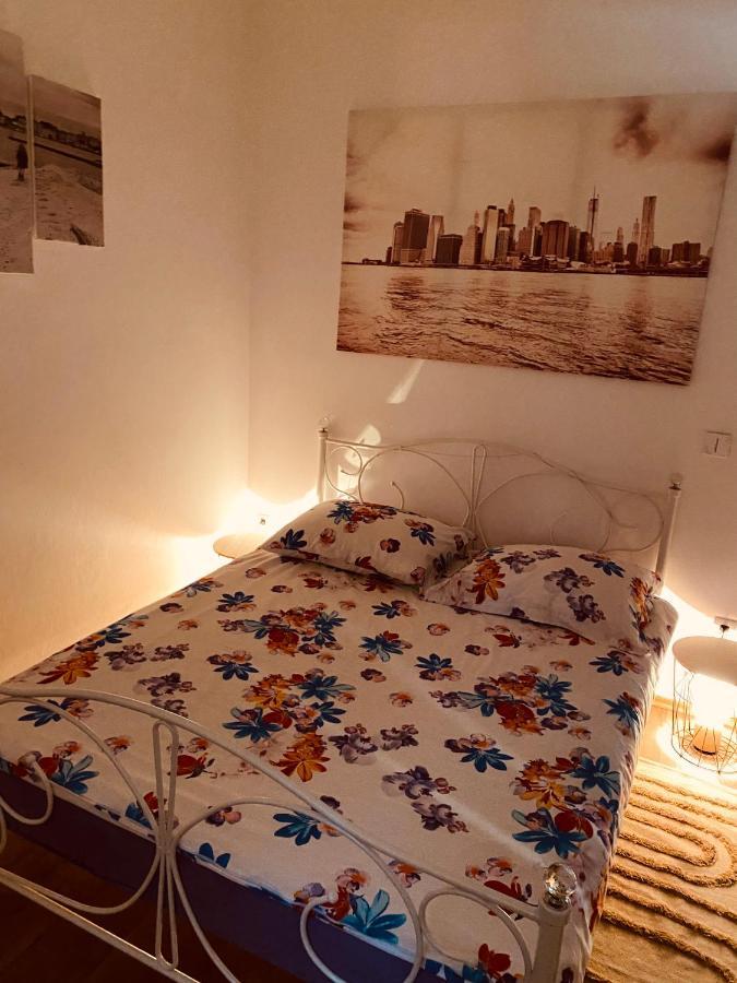 Rossa Apartment